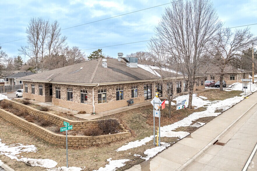 More Photos Of 31146 Forest Blvd, Stacy Freestanding For Lease