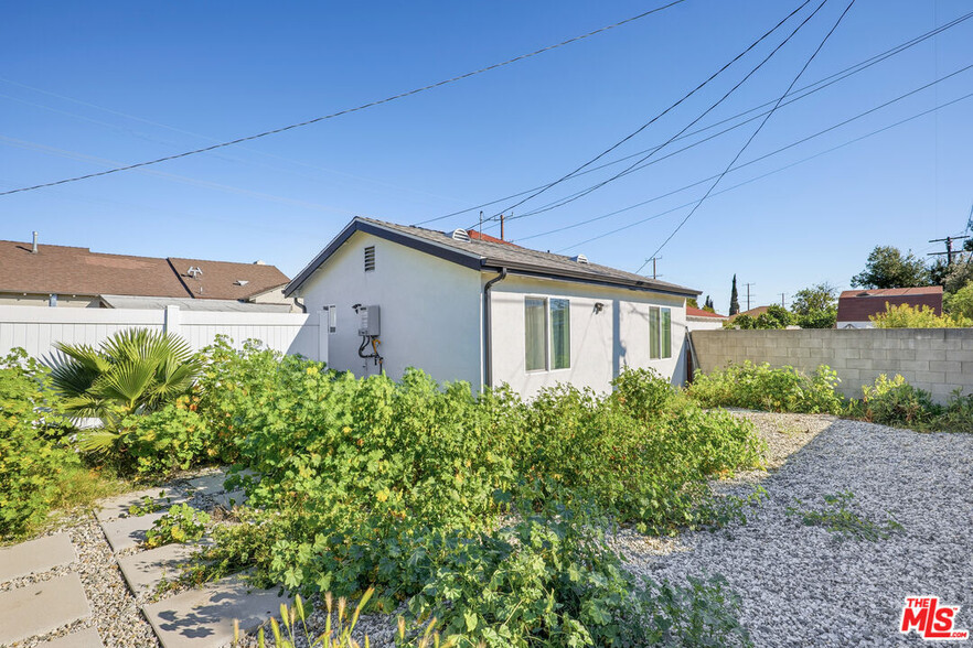 More Photos Of 7317 Tujunga Ave, North Hollywood Multifamily For Sale