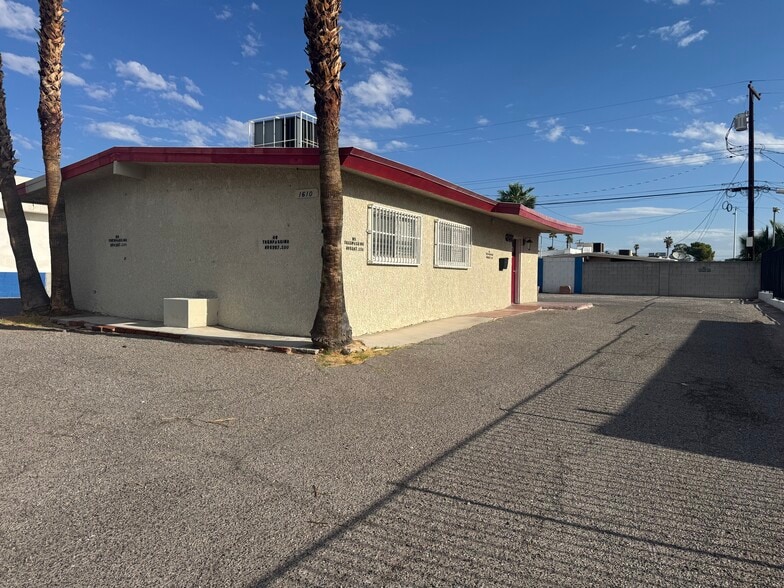 Primary Photo Of 1610 E Sahara Ave, Las Vegas Freestanding For Lease