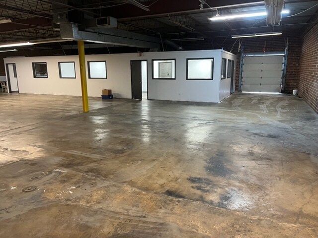 More Photos Of 108 S Walnut Cir, Greensboro Warehouse For Sale