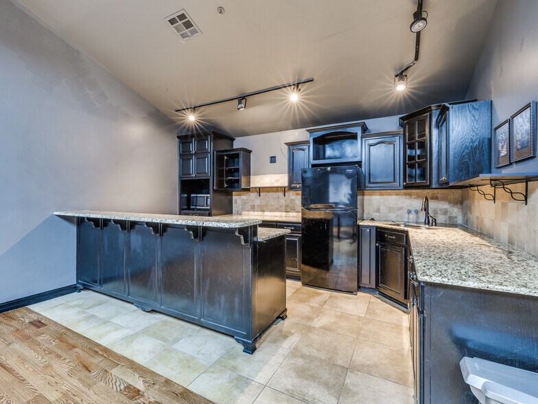 More Photos Of 11367 E 61st St, Broken Arrow Manufacturing For Lease