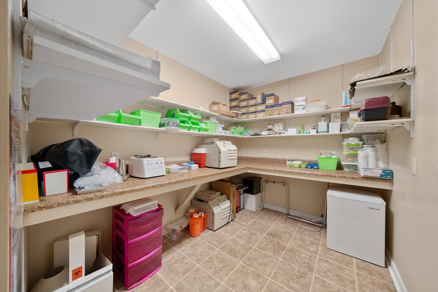 More Photos Of 1415 NW 23rd Ave, Chiefland Medical For Sale