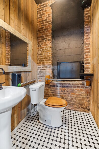 More Photos Of 762 Franklin Ave, Brooklyn Storefront Retail Residential For Lease