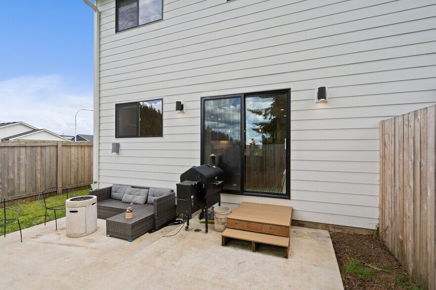 More Photos Of 1013 Peach Rd, Winlock Apartments For Sale