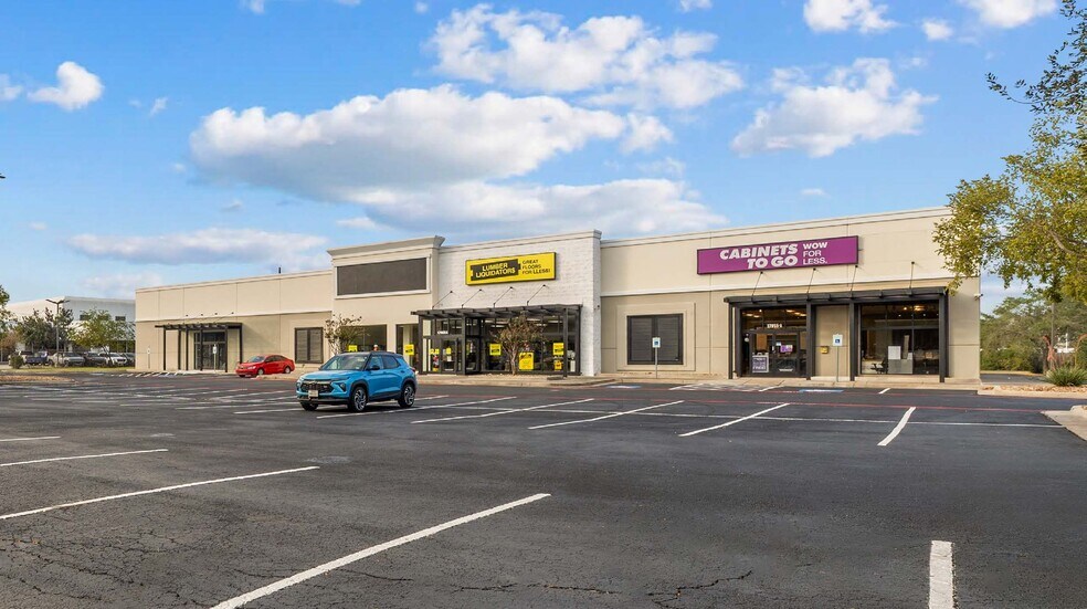 More Photos Of 17955 North Fwy, Houston Freestanding For Lease