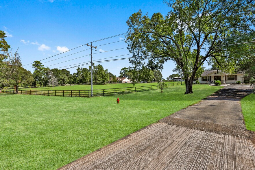 More Photos Of 19094 FM 2854 Rd, Montgomery Office Residential For Sale