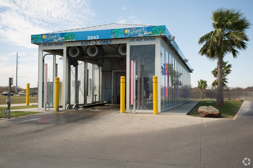 Primary Photo Of 2043 Rodd Field Rd, Corpus Christi Carwash For Sale