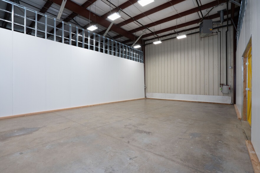 More Photos Of 299 Industrial Ln, Torrington Distribution For Lease
