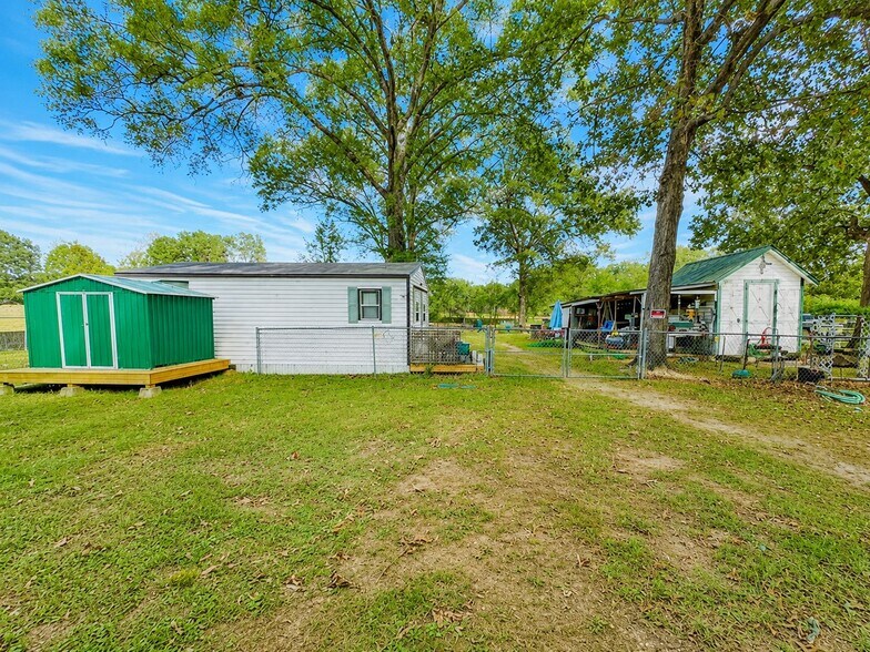 More Photos Of 3414 US-411, White Mixed Retail For Sale