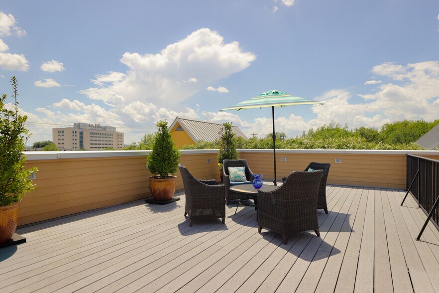 More Photos Of 900 W North Loop Blvd, Austin Loft Creative Space For Sale