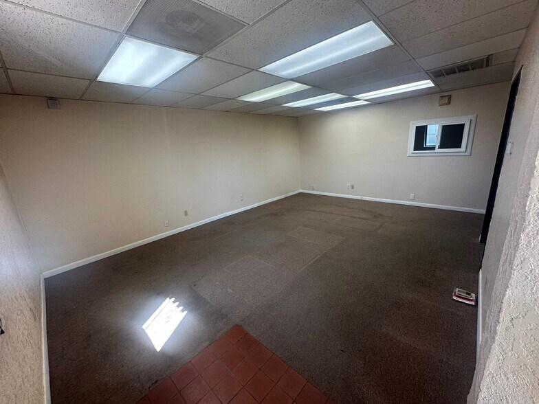 More Photos Of 4940-4950 Iris St, Wheat Ridge Light Manufacturing For Lease