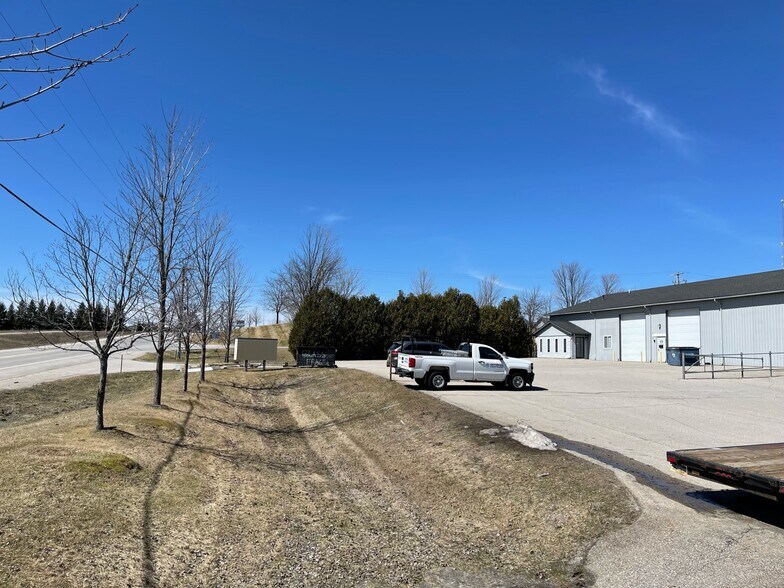 More Photos Of 3520 Rennie School Rd, Traverse City Warehouse For Lease