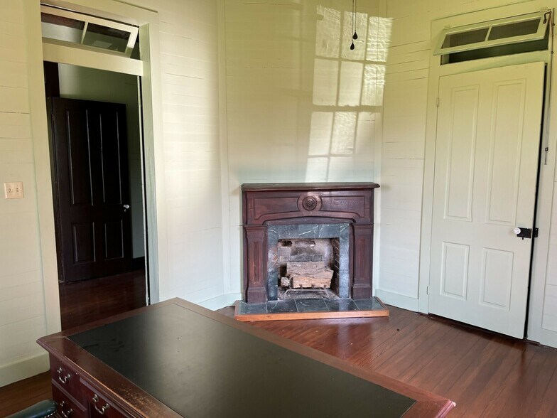 More Photos Of 1862 LA-22, Madisonville Specialty For Sale