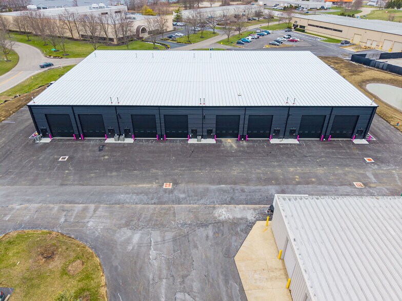 More Photos Of 7710 Corporate Blvd, Plain City Flex For Lease