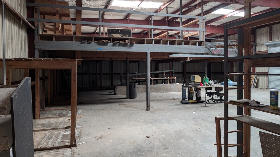 More Photos Of 1119 E Milam St, Wharton Freestanding For Sale