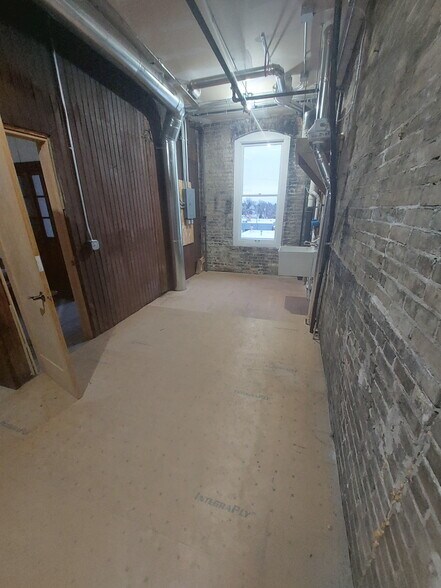 More Photos Of 207-211 E Main St, Watertown Office For Lease