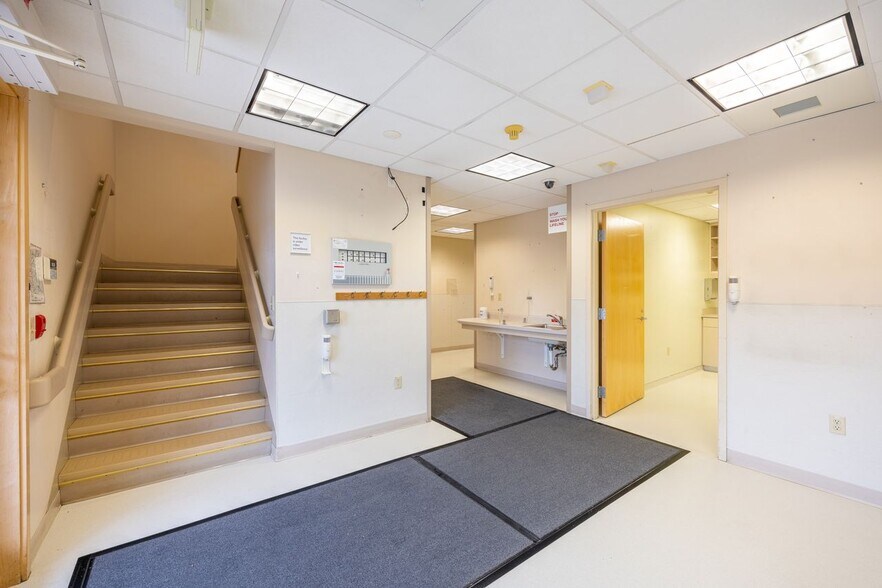 More Photos Of 811 Georgiana St, Port Angeles Medical For Sale