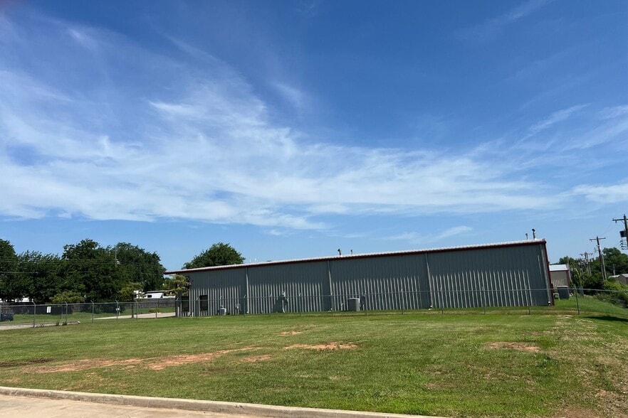 More Photos Of 2820 Global Pky, Midwest City Industrial For Sale