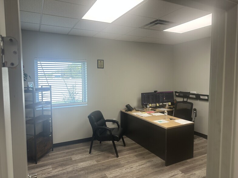 More Photos Of 11524 31st Ter E, Palmetto Industrial For Sale