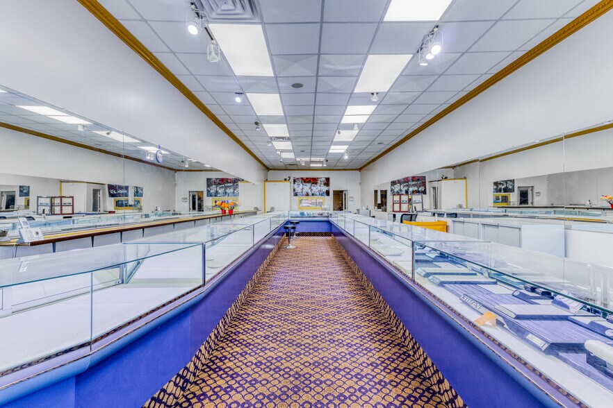 More Photos Of 1077 S Federal Blvd, Denver Storefront For Sale