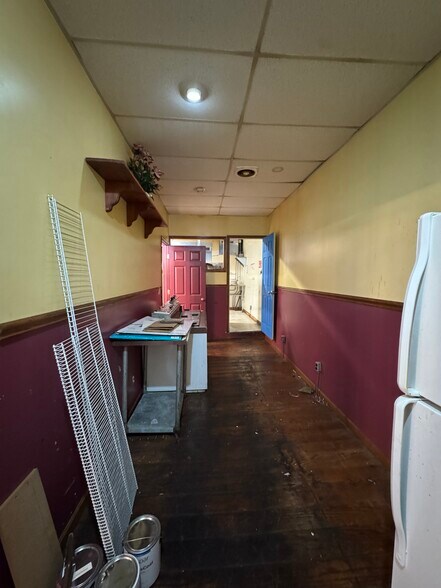 More Photos Of 150 Rockdale Rd, Follansbee Storefront For Lease