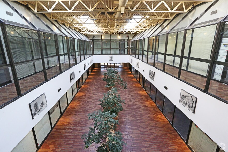 More Photos Of 2915 21st St NE, Calgary Warehouse For Lease