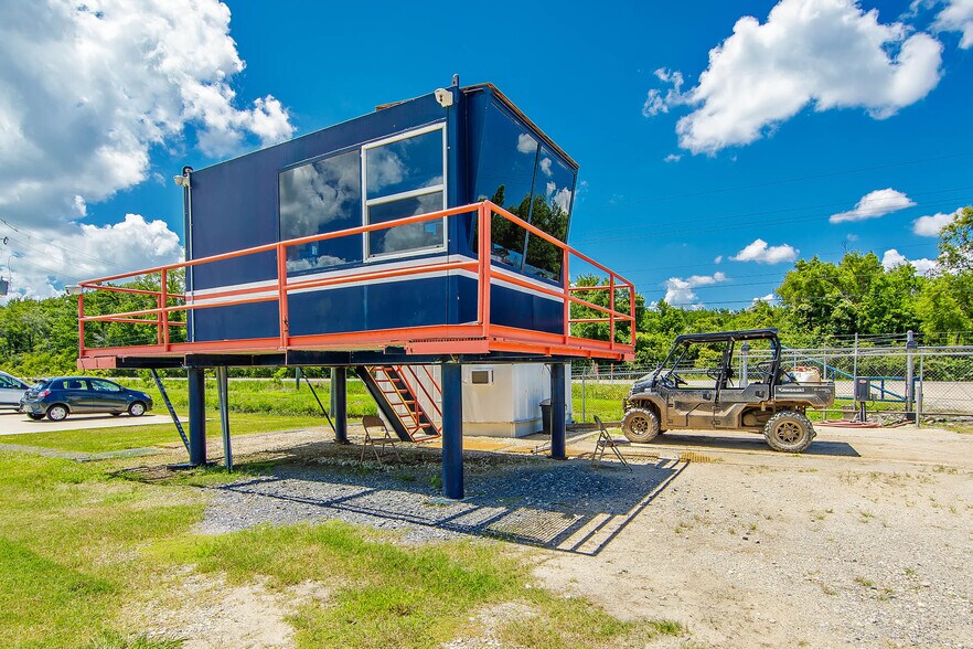 More Photos Of 6813 Bayou Black Dr, Gibson Industrial For Sale