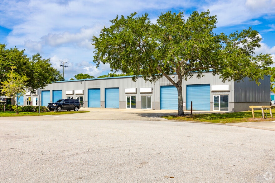 More Photos Of 805 33rd Ct SW, Vero Beach Unknown For Lease