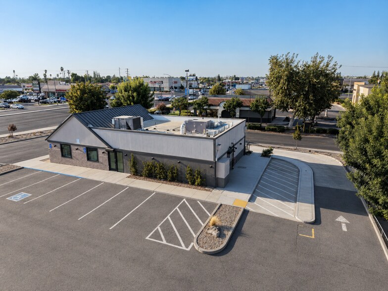 More Photos Of 6740 N Blackstone Ave, Fresno Freestanding For Sale