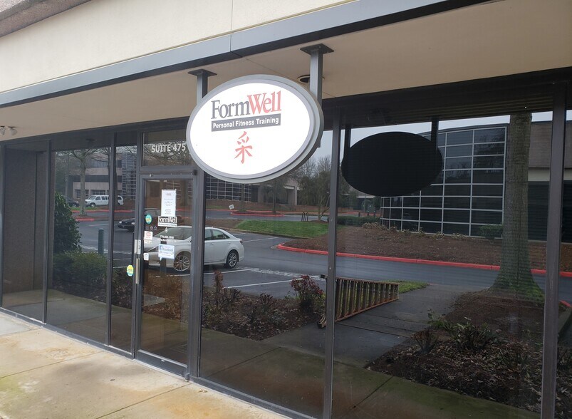 More Photos Of 7840 Roswell Rd, Sandy Springs Office For Sale