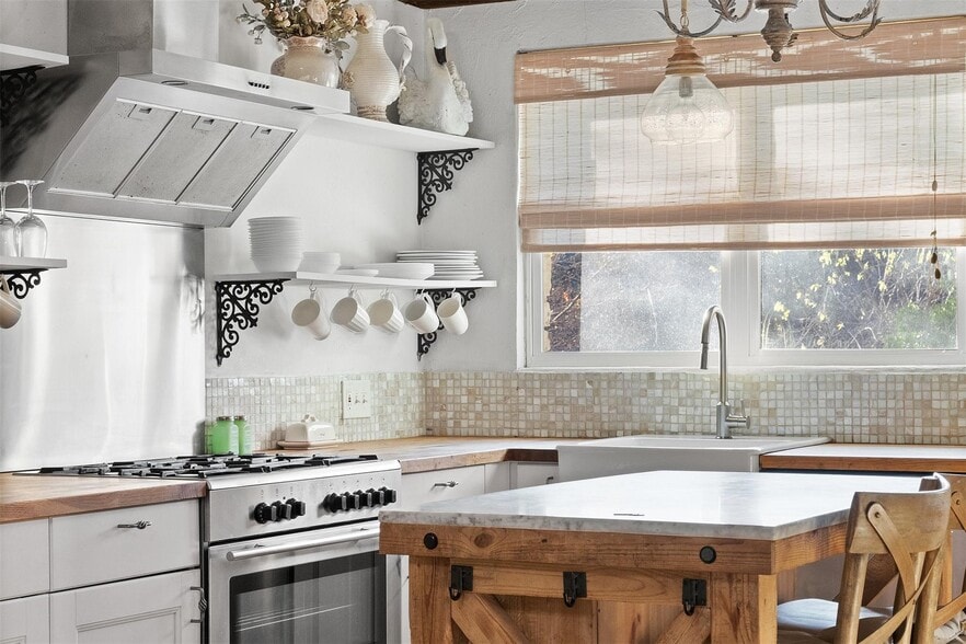 More Photos Of 5507 Travis Cook Rd, Austin Specialty For Sale