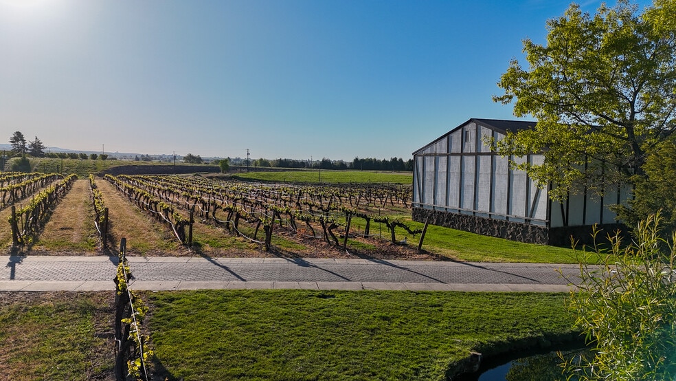 More Photos Of 500 S Bonair Rd, Zillah Winery Vineyard For Sale