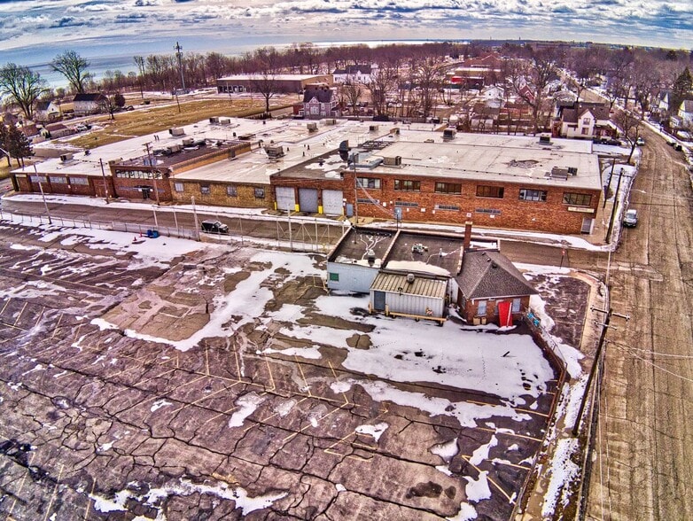 More Photos Of 651 S Martin Luther King Jr Ave, Waukegan Warehouse For Sale