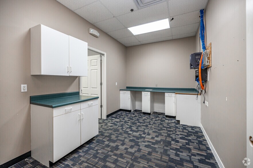 More Photos Of 420 W Morris Blvd, Morristown Office For Lease