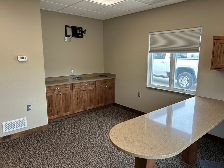 More Photos Of 83 Carter st, Underwood Industrial For Lease