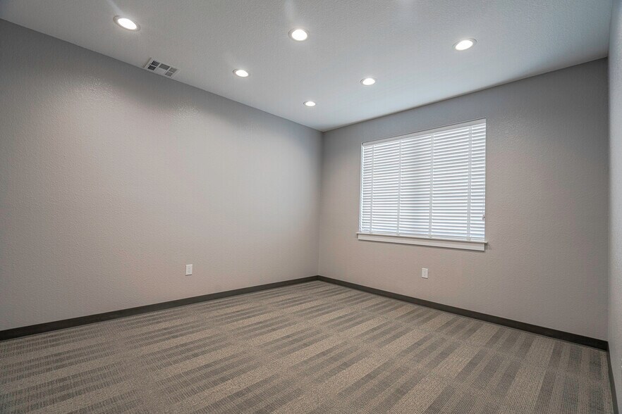 More Photos Of 800 Bonaventure Way, Sugar Land Unknown For Lease