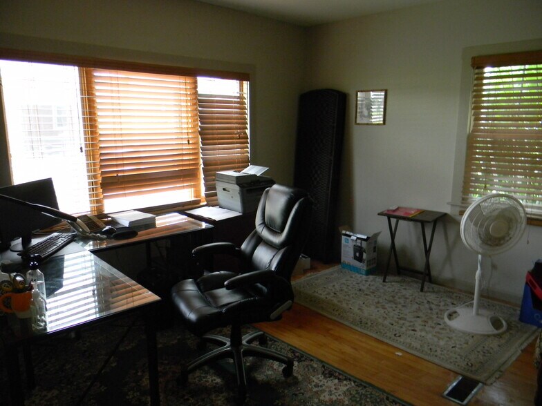 More Photos Of 216 Russell St, Hadley Office For Lease