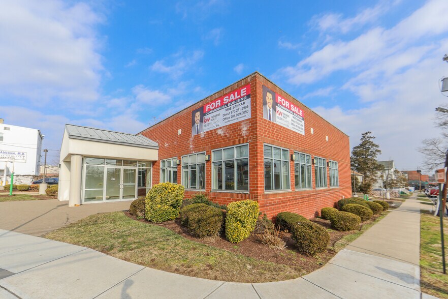 More Photos Of 1610 Main Ave, Clifton Bank For Sale