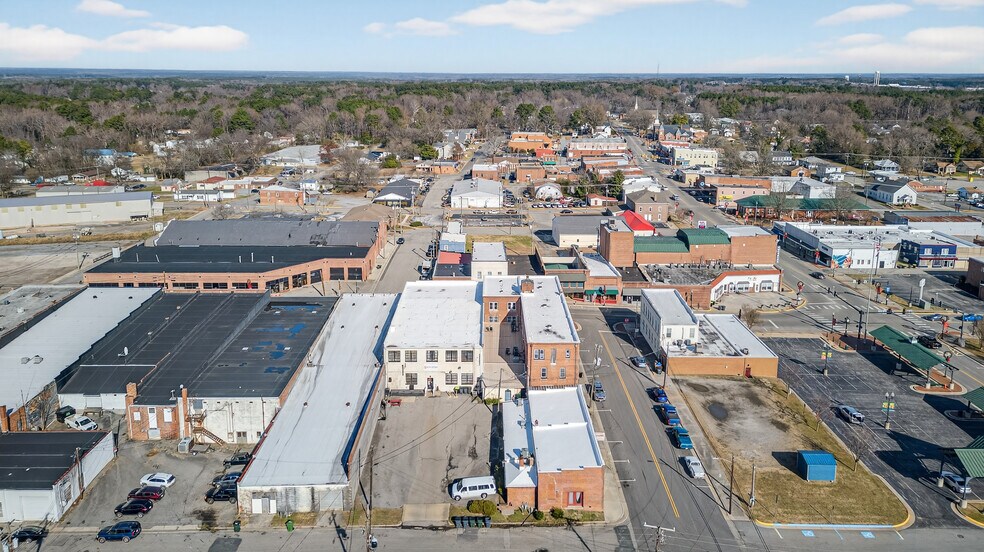 More Photos Of 104-110 S Hill Ave, South Hill Office Residential For Lease