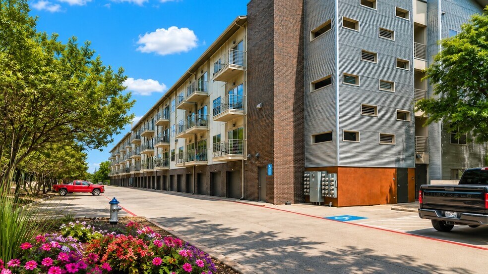 More Photos Of 660 Yorktown St, Dallas Apartments For Sale