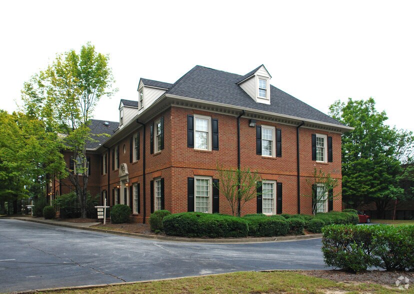 More Photos Of 8046 Roswell Rd, Atlanta Office For Sale