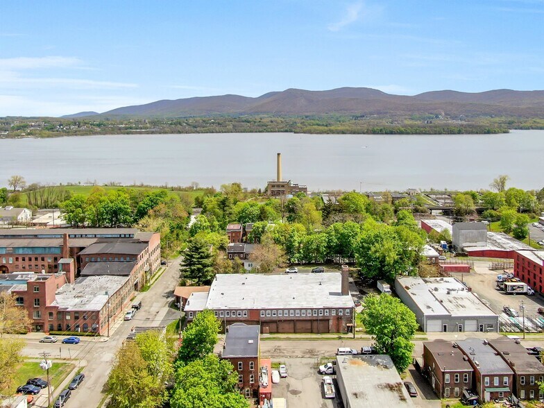 More Photos Of 24 Johnes St, Newburgh Light Manufacturing For Lease