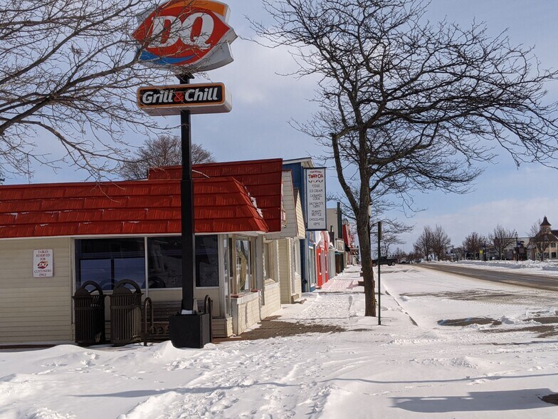 More Photos Of 205 E Central Ave, Mackinaw City Storefront For Lease