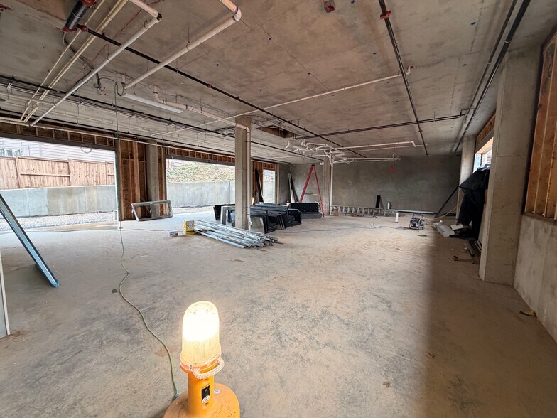 More Photos Of 7650 NW 170th Ave, Portland General Retail For Lease