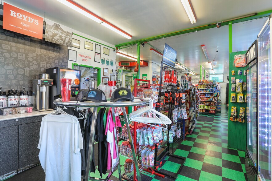 More Photos Of 606 E 1st, Rufus Convenience Store For Sale