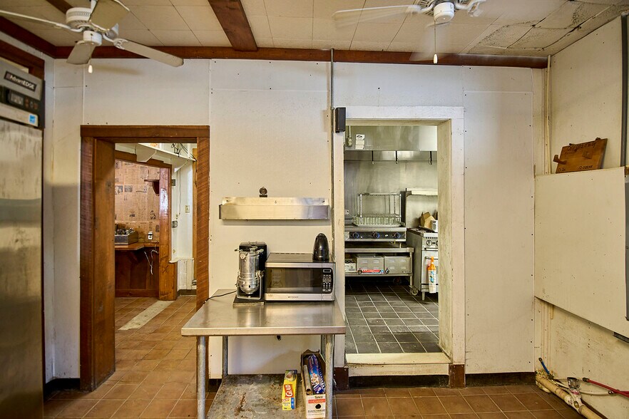 More Photos Of 15303 Midland Trl, Ansted Freestanding For Sale