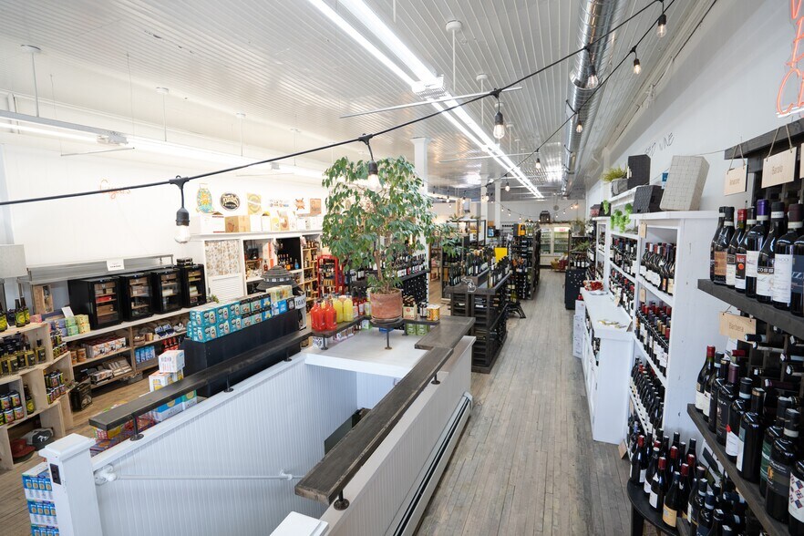 More Photos Of 433 Main St, Frankfort General Retail For Sale