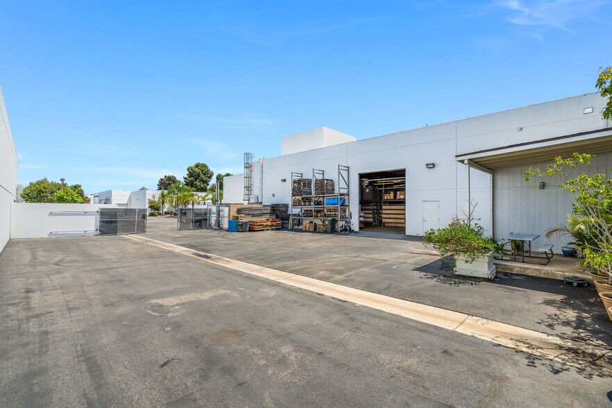 More Photos Of 14291 Commerce Dr, Garden Grove Manufacturing For Sale