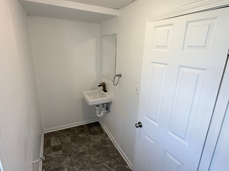 More Photos Of 108 E Main St, Plainfield General Retail For Lease