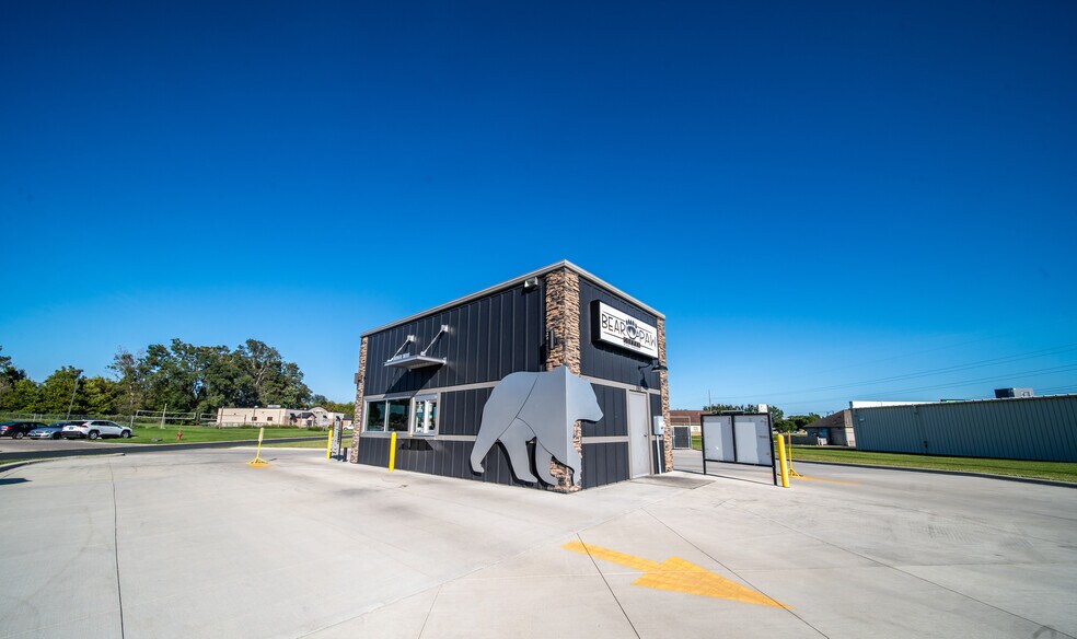 More Photos Of 190 High Point Pl NE, Byron General Retail For Sale